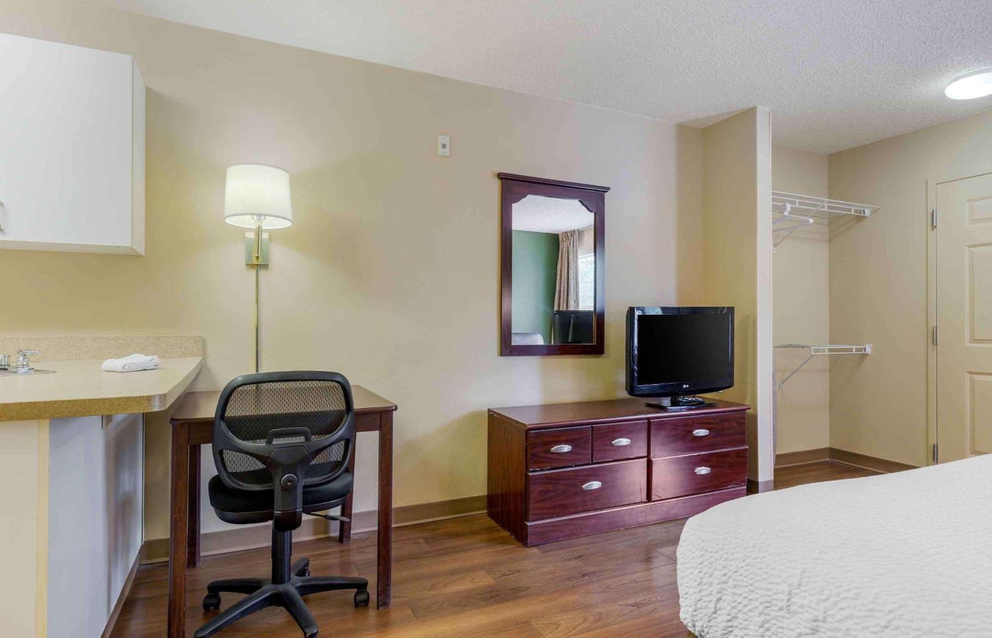 Extended Stay America Select Suites - Raleigh - Rdu Airport Morrisville Exterior photo